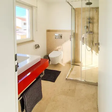 Modernes Haus Mit Spektakulaerem Meerblick Und Pool 度假居 *