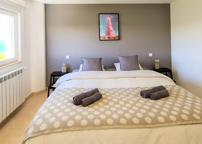 Modernes Haus Mit Spektakulaerem Meerblick Und Pool